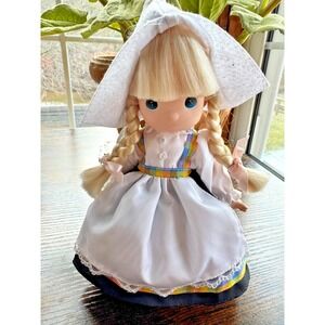 Vintage Precious Moments Children of The World Doll Kari Holland